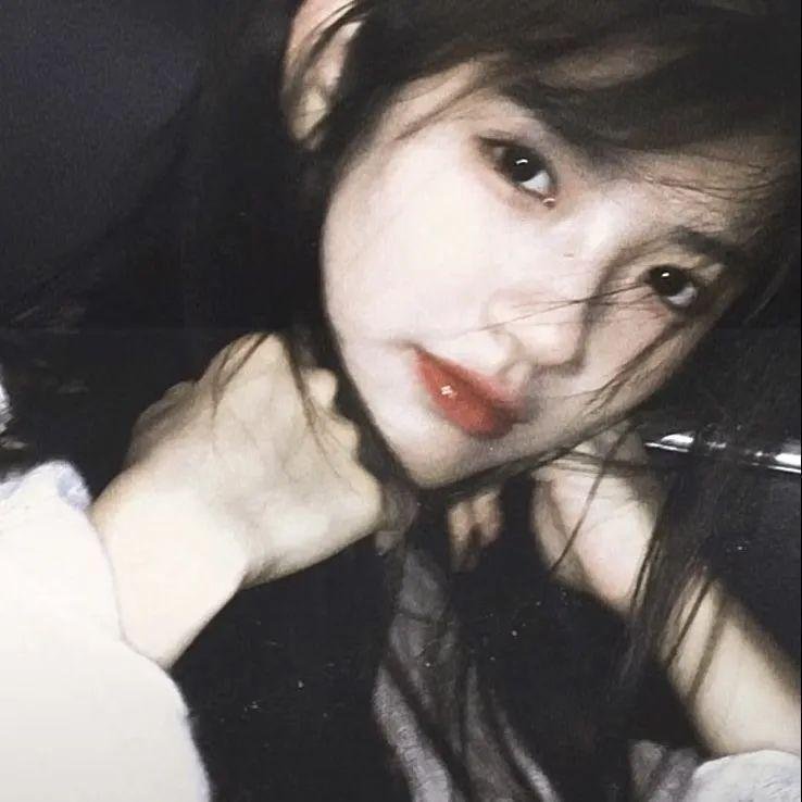 昭昭明月映孤舟